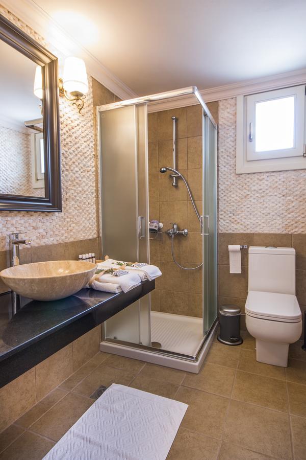 Symi Nautilus Luxury Suites Екстериор снимка